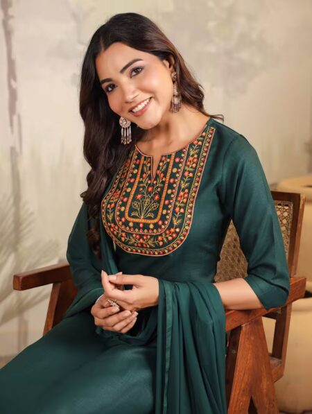 Elegant Three-Quarter Sleeve Kurta & Pant Set with Dupatta